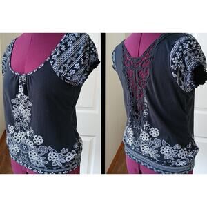 No Boundaries Lace Back Floral Paisley Blouse Juniors XXL 19 black white neutral
